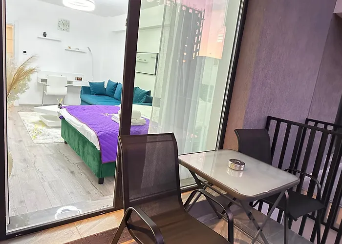 Coresi Mall Area By Glam *