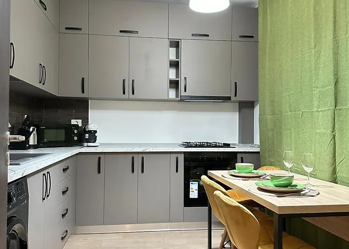 Coresi Mall Area By Glam 公寓