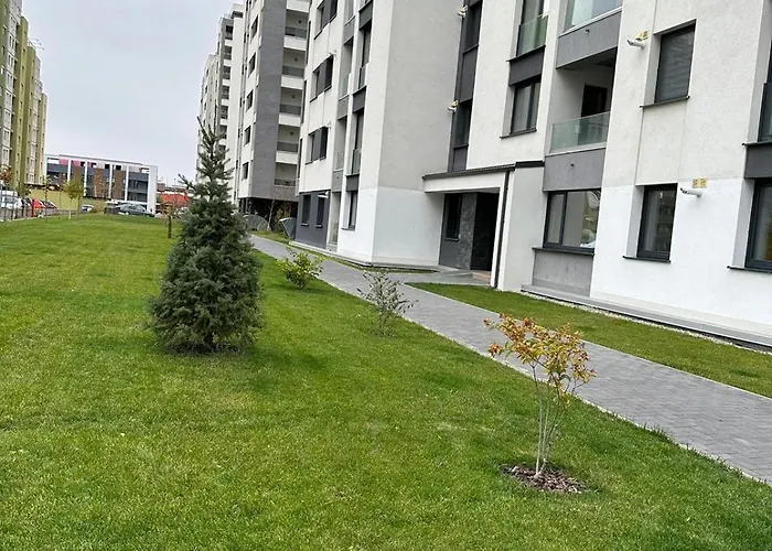 Coresi Mall Area By Glam 公寓