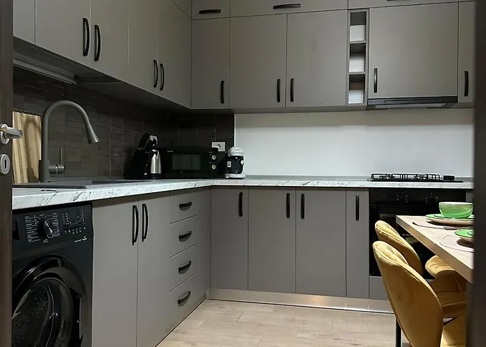 Coresi Mall Area By Glam 公寓 *