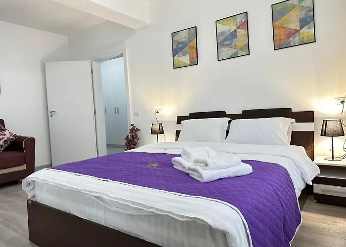 Coresi Mall Area & By Glam דירה בראשוב