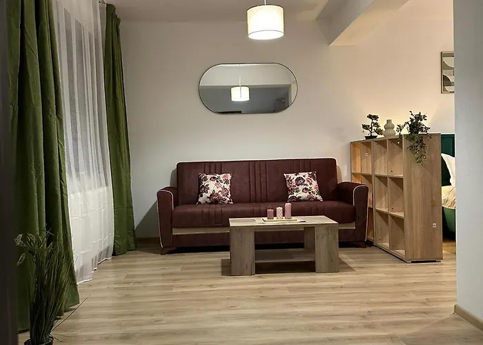 Coresi Mall Area & By Glam בראשוב