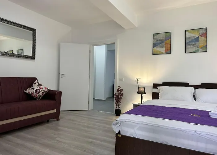 Coresi Mall Area & By Glam דירה בראשוב