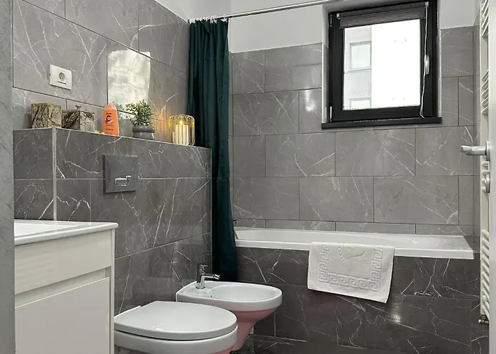 Coresi Mall Area By Glam 公寓