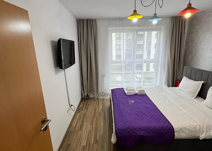 Coresi Mall Area By Glam 公寓